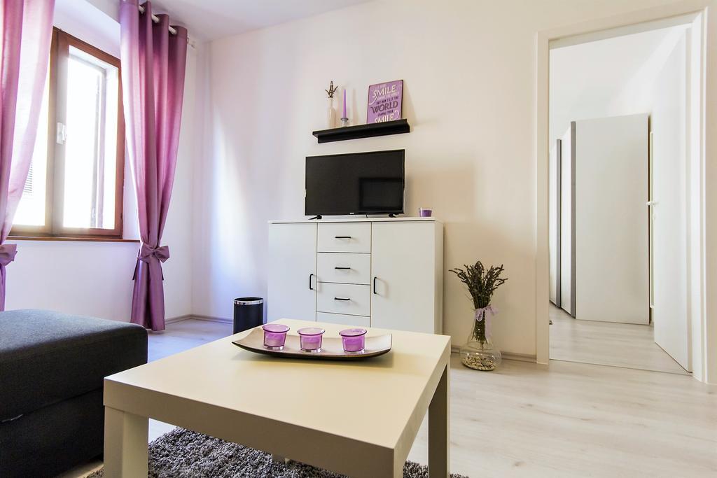 Center Apartment Lori Pula Exterior photo