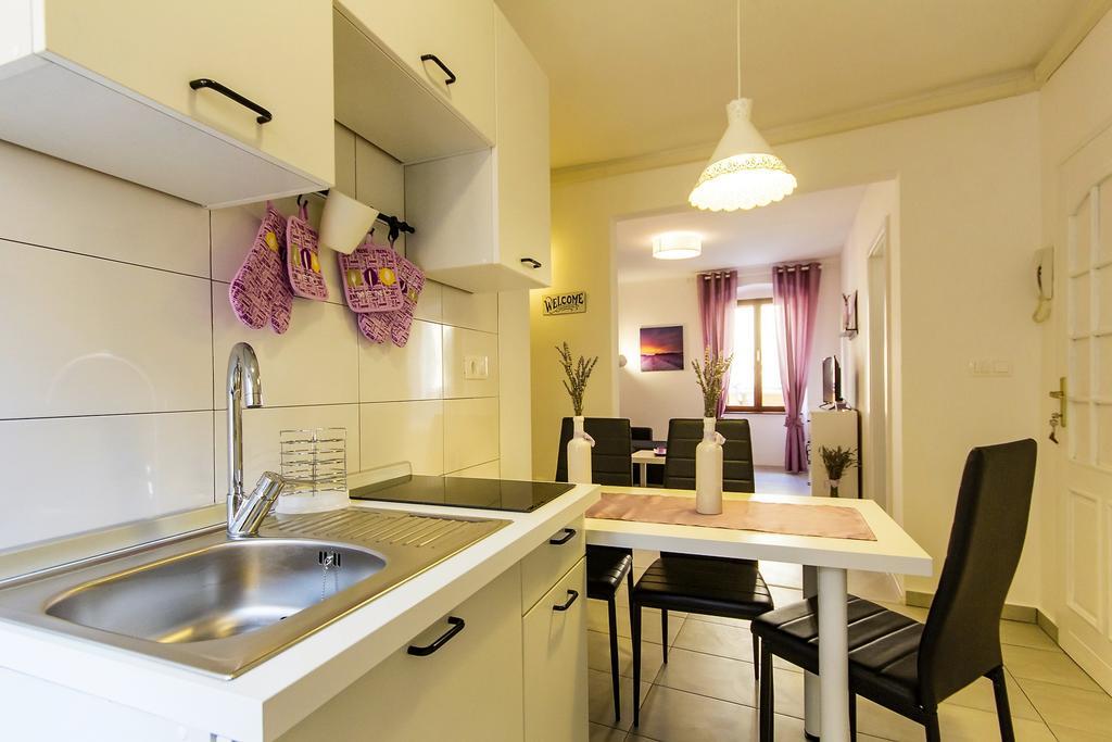 Center Apartment Lori Pula Exterior photo